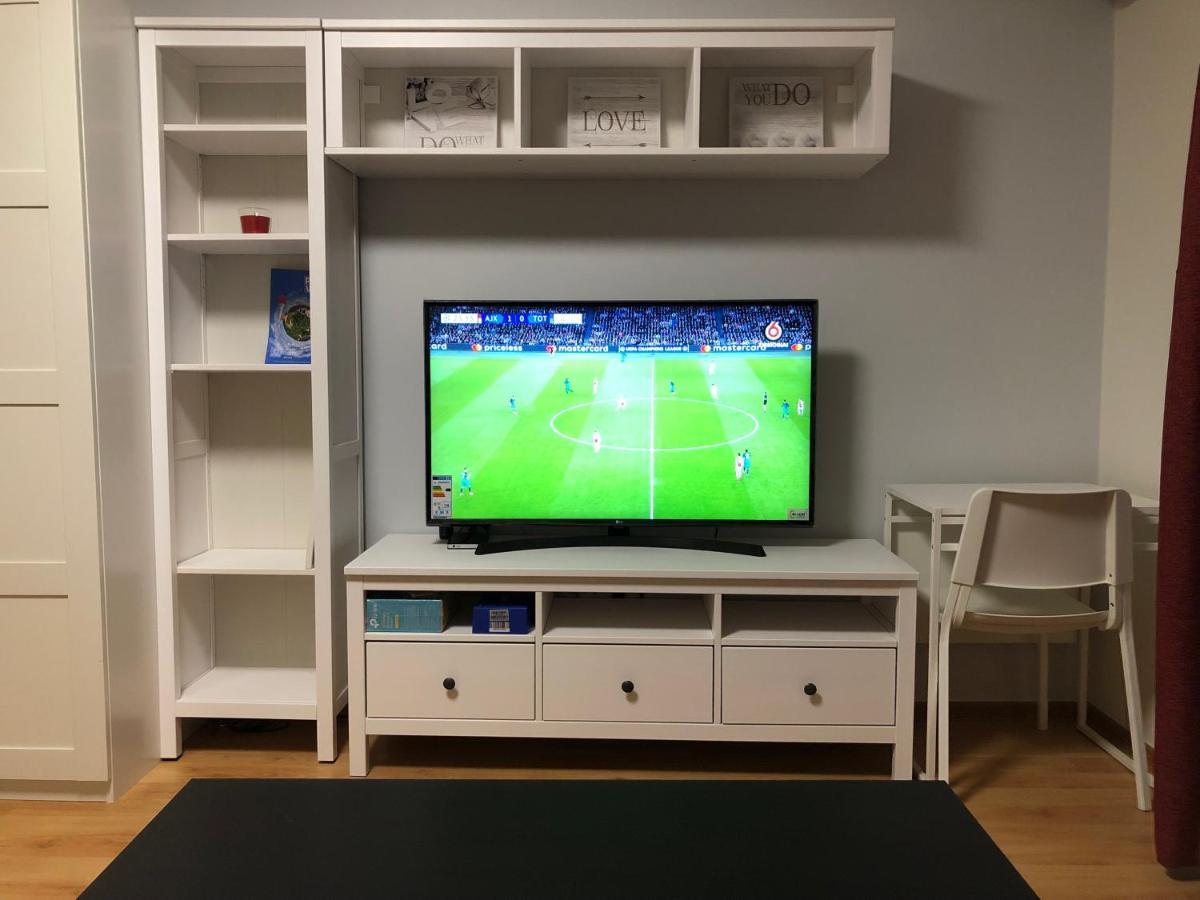 Huoneisto Your - Apartment, Balcony, Parking & Self Check-in *