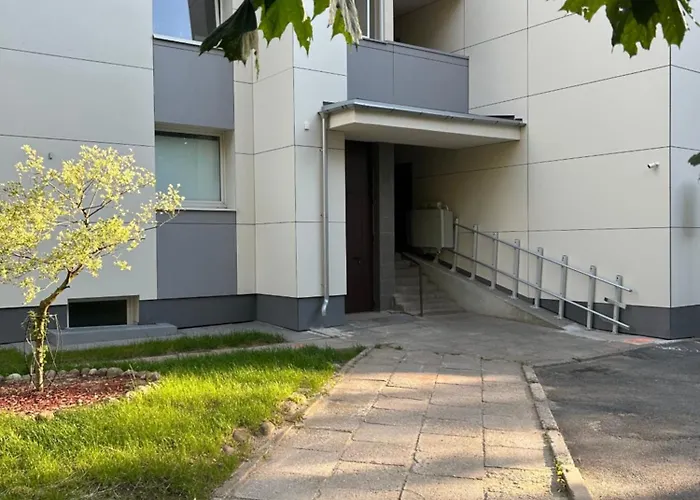 Your Home - Central Studio Apartment, Balcony, Parking & Self Check-In